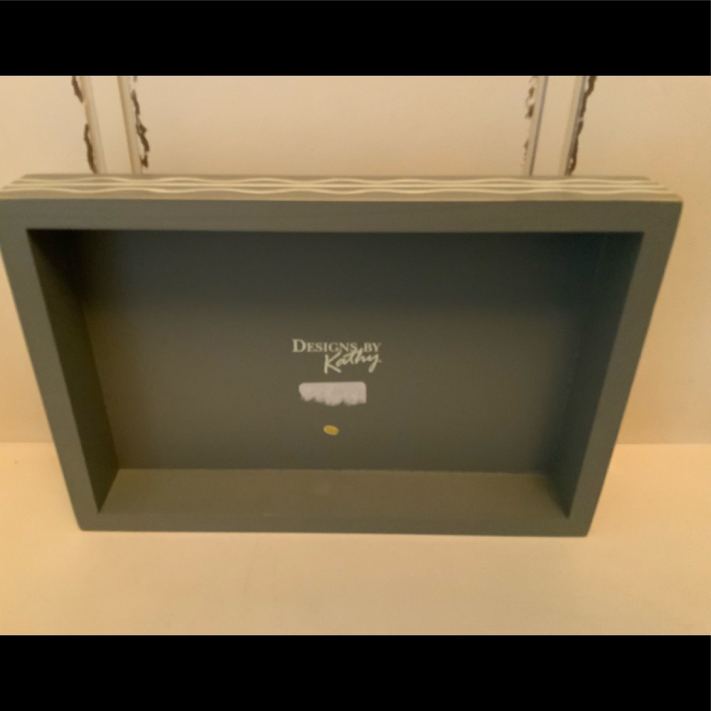 Box Sign - Picture 2 of 4